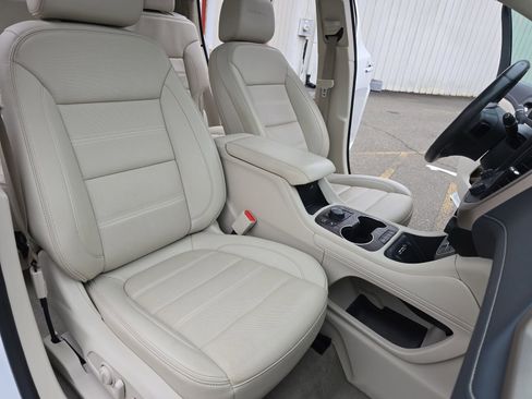 Used 2021 GMC Acadia Denali w/ Denali Technology Package image 14