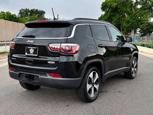 Used 2017 Jeep Compass Latitude w/ Popular Equipment Group AWD/4WD image 5