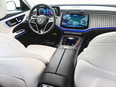 Used 2025 Mercedes-Benz E 350 4MATIC Sedan image 29