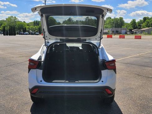 New 2026 Chevrolet Trax LS w/ LS Convenience Package FWD image 10