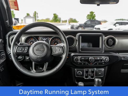 Used 2022 Jeep Gladiator Sport AWD/4WD image 15