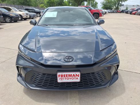 Used 2025 Toyota Camry SE w/ Convenience Package FWD image 9