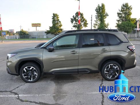 Used 2025 Subaru Forester Limited AWD/4WD image 2