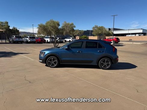 Used 2024 Kia Niro EX FWD image 3