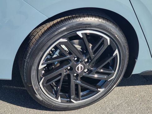 New 2026 Nissan Sentra SR w/ Floor Mat Package FWD image 3