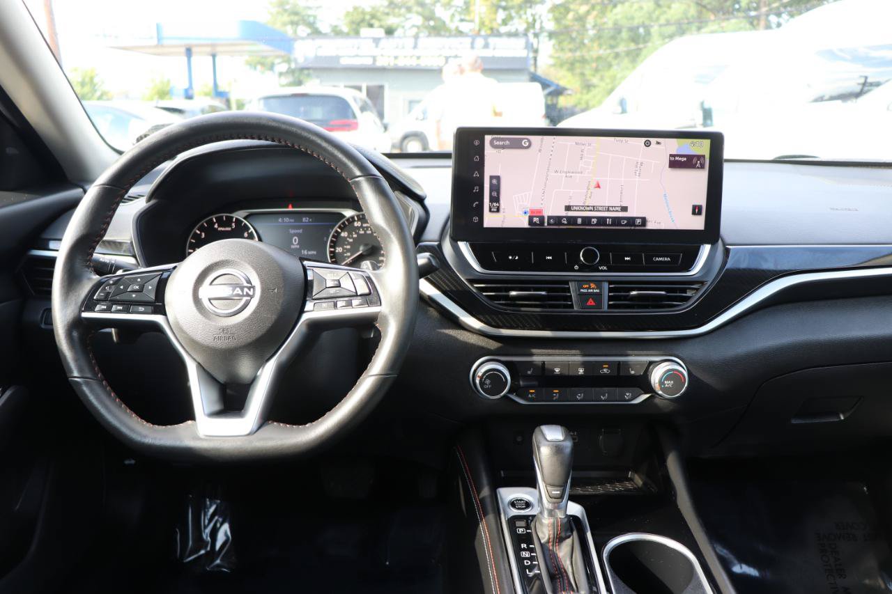 Used 2024 Nissan Altima 2.5 SR w/ SR Premium Package FWD image 17
