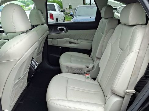Used 2022 Kia Sorento SX Prestige w/ Panoramic Sunroof Package AWD/4WD image 10