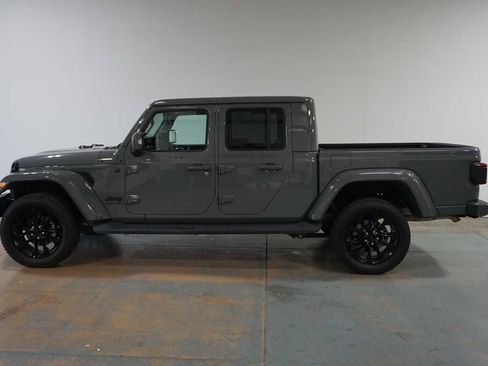 Used 2023 Jeep Gladiator Overland image 2