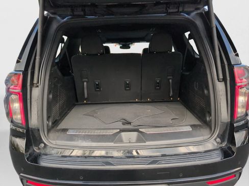 Used 2023 Chevrolet Suburban Z71 image 25