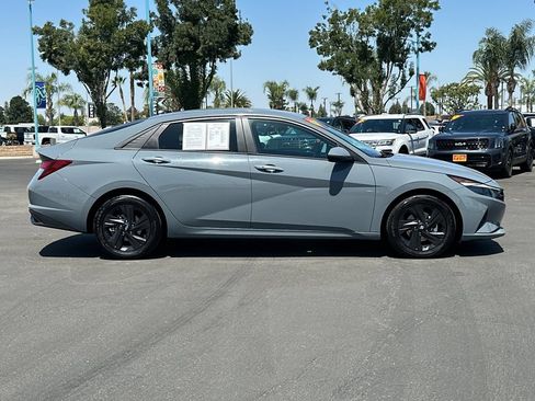 Used 2021 Hyundai Elantra SEL w/ Convenience Package FWD image 2