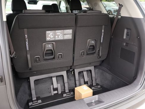 New 2026 Kia Carnival EX FWD image 8