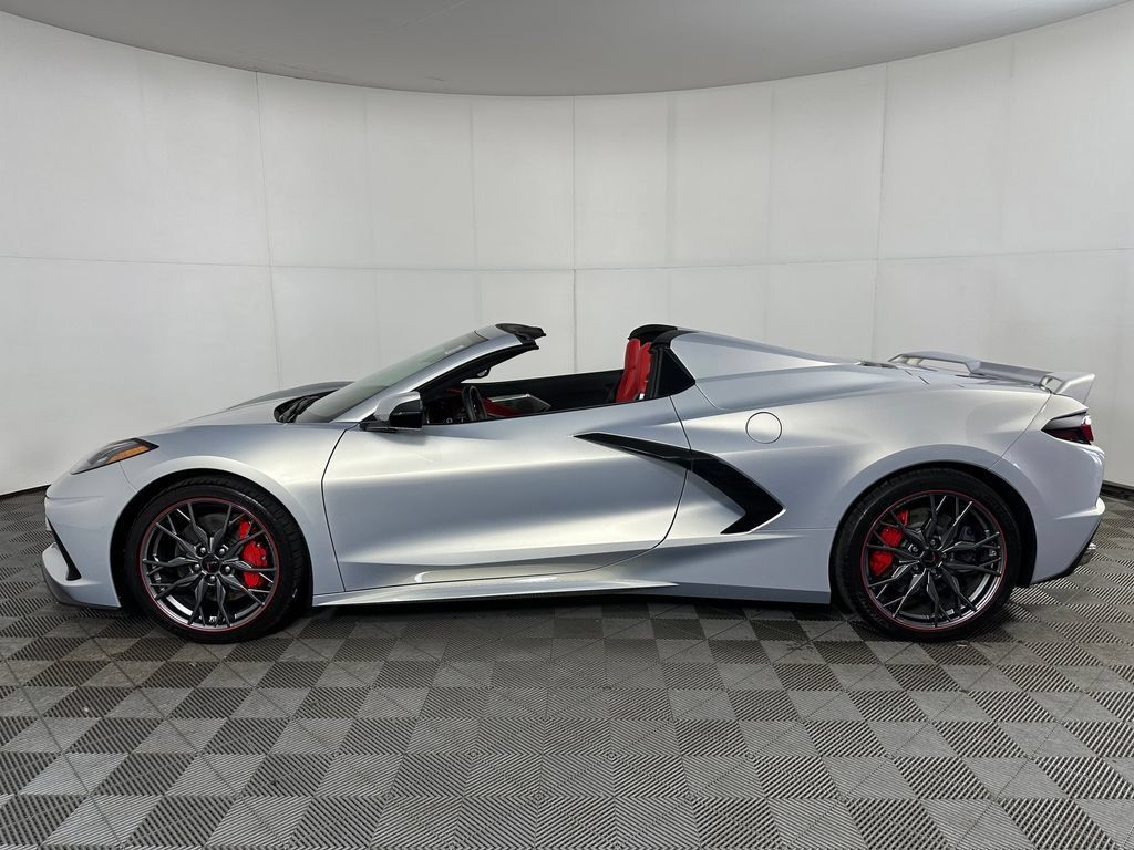 Used 2024 Chevrolet Corvette Stingray Premium Conv w/ Z51 Performance Package RWD image 32
