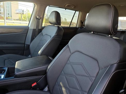 Used 2024 Volkswagen Atlas SE AWD/4WD image 20
