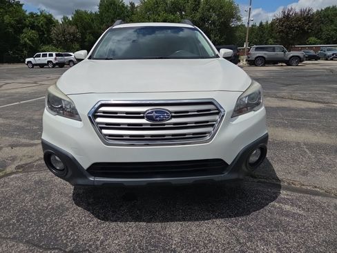 Used 2017 Subaru Outback 2.5i Premium AWD/4WD image 4