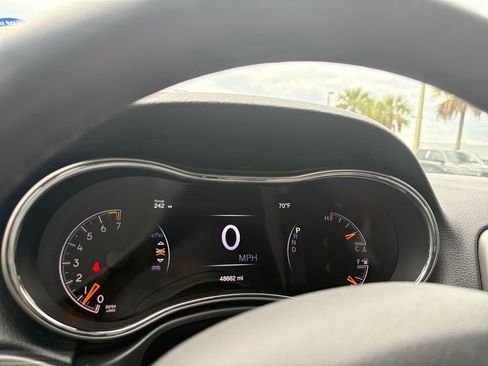 Used 2019 Jeep Grand Cherokee Laredo image 13