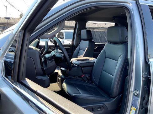 Used 2025 GMC Sierra 2500 SLT AWD/4WD image 28