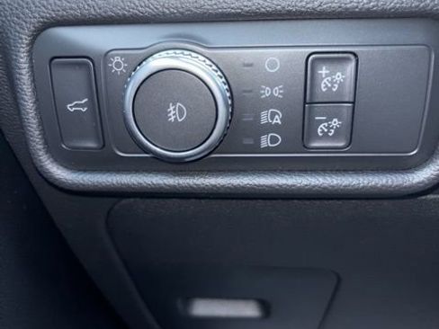 Used 2020 Ford Explorer XLT w/ Equipment Group 202A image 12