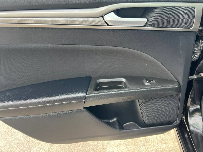 Used 2020 Ford Fusion SE FWD image 19