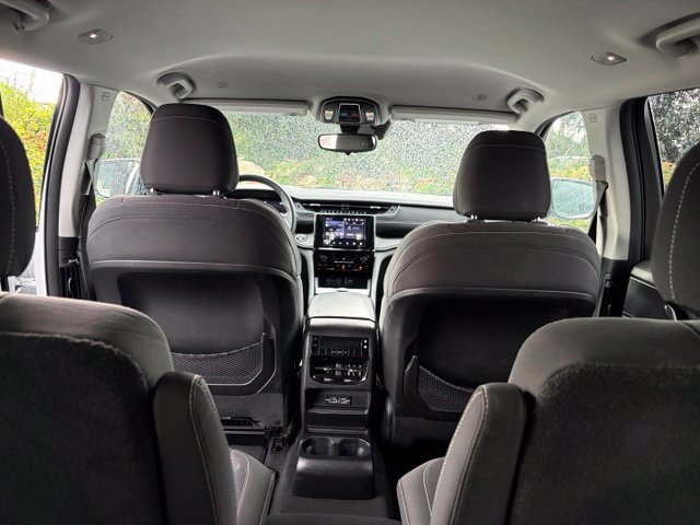 Used 2023 Jeep Grand Cherokee L Laredo AWD/4WD image 15