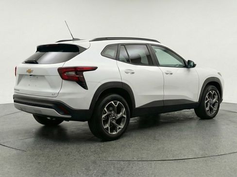 Used 2025 Chevrolet Trax LT image 9