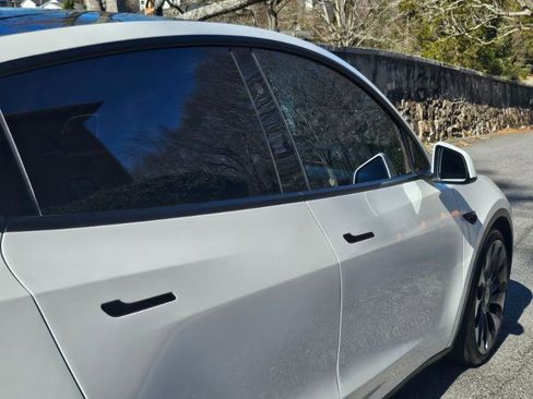 Used 2023 Tesla Model Y Performance image 21