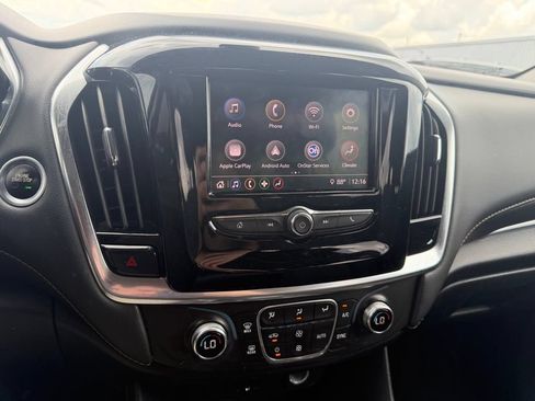 Used 2020 Chevrolet Traverse LT FWD image 19