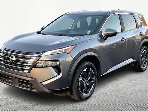 Used 2024 Nissan Rogue SV image 3