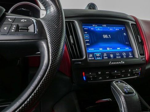 Used 2019 Maserati Levante S GranSport image 14