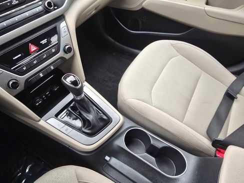 Used 2017 Hyundai Elantra SE image 36