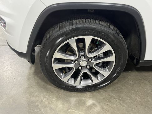 Used 2018 Jeep Grand Cherokee Limited w/ Luxury Group II AWD/4WD image 9