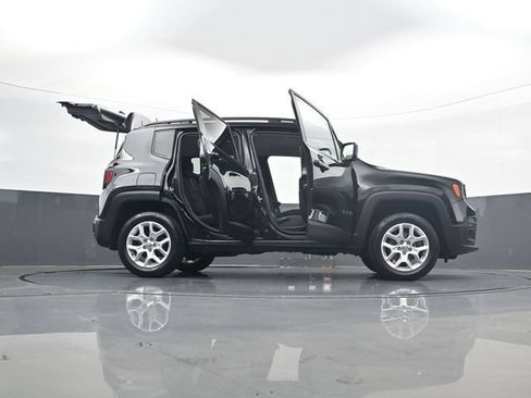 Used 2018 Jeep Renegade Latitude w/ Cold Weather Group AWD/4WD image 33