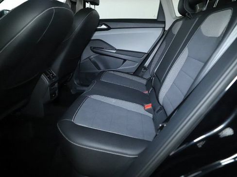 Certified 2022 Volkswagen Taos SE w/ Panoramic Sunroof Package AWD/4WD image 14