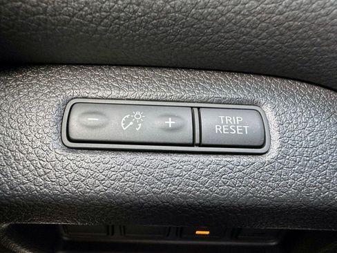 Used 2015 Nissan Altima 2.5 SL w/ Technology Package FWD image 17