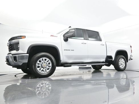 Used 2025 Chevrolet Silverado 2500 LT AWD/4WD image 41