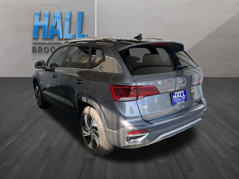 Certified 2024 Volkswagen Taos SE image 4