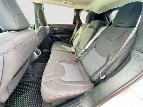 Used 2019 Jeep Cherokee Latitude w/ Cold Weather Group image 22