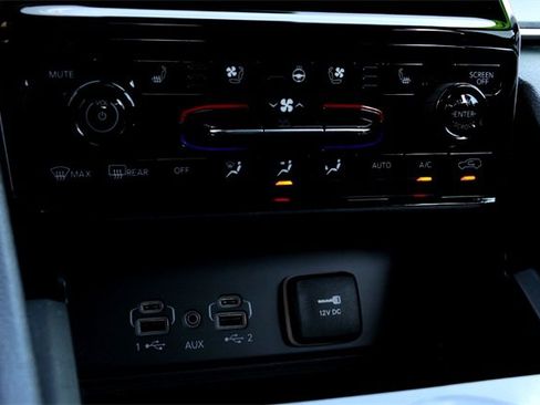 Used 2023 Jeep Grand Cherokee Limited w/ Luxury Tech Group II image 18