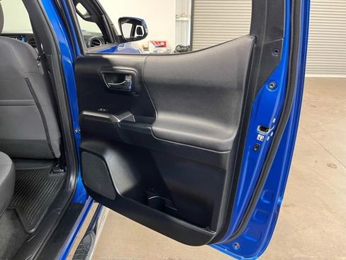 Used 2016 Toyota Tacoma TRD Sport w/ Towing Package image 14