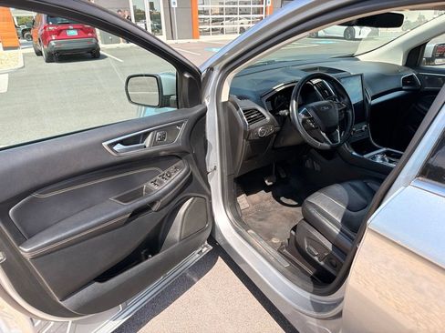Used 2022 Ford Edge Titanium AWD/4WD image 9