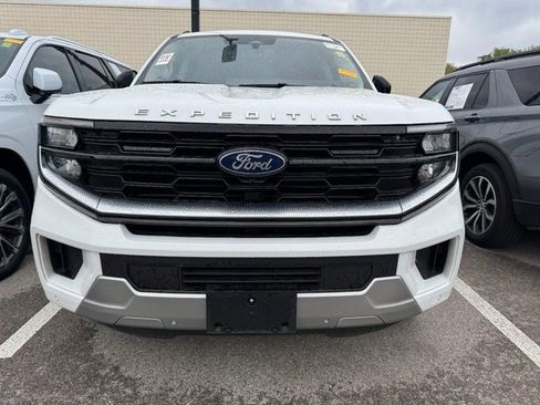 Used 2025 Ford Expedition Max Platinum image 2