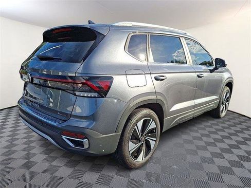 New 2025 Volkswagen Taos SE image 6