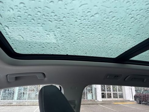 Certified 2025 Volkswagen Taos SE image 29