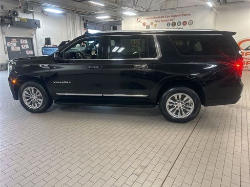 Used 2023 GMC Yukon XL SLT w/ SLT Premium Package AWD/4WD image 6