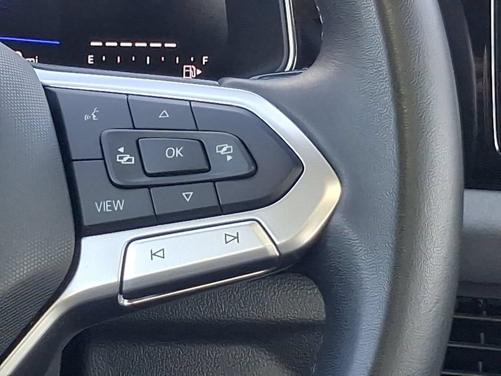 Used 2025 Volkswagen Jetta SE FWD image 12