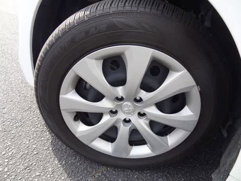 Used 2025 Toyota Corolla LE image 31