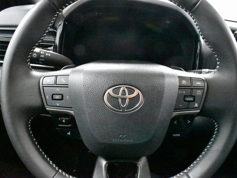 Used 2025 Toyota Camry Hybrid image 20