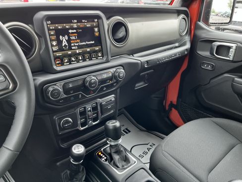 Used 2023 Jeep Wrangler Unlimited w/ 8.4" Radio Group AWD/4WD image 31