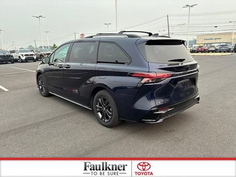 Used 2025 Toyota Sienna XSE w/ XSE Plus Package AWD/4WD image 12