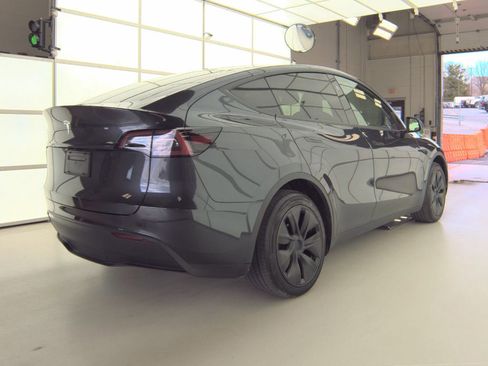 Used 2025 Tesla Model Y Long Range image 3