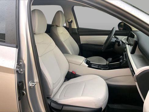 Used 2025 Hyundai Tucson SE FWD image 8